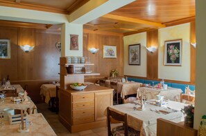 Free daily full breakfast  - Hotel Serena - Tre Cime Views (Auronzo di Cadore)