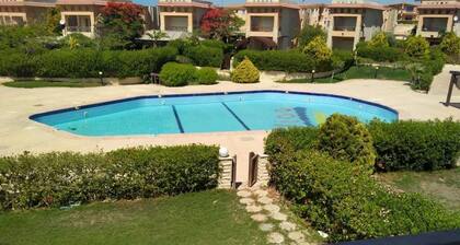 5 bed room villa private garden and pool, 2 min walk from beach