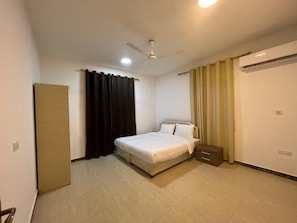 컴포트 아파트 | 2 개의 침실, 고급 침구, 필로우탑 침대, 노트북 작업 공간