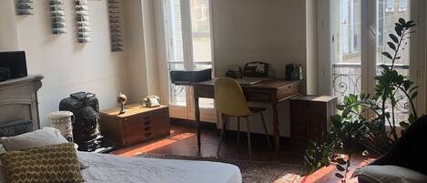 3 chambres, fer et planche à repasser, Wi-Fi, draps fournis