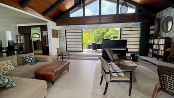 Una Smart TV, libros