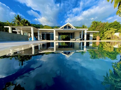 Villa Vaiava - private infinity pool on the beach 