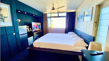 4 bedrooms, in-room safe, desk, iron/ironing board