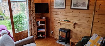 Secluded Cabin Close to the Yorkshire Wolds on old Railway Line