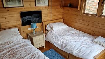 1 bedroom, bed sheets