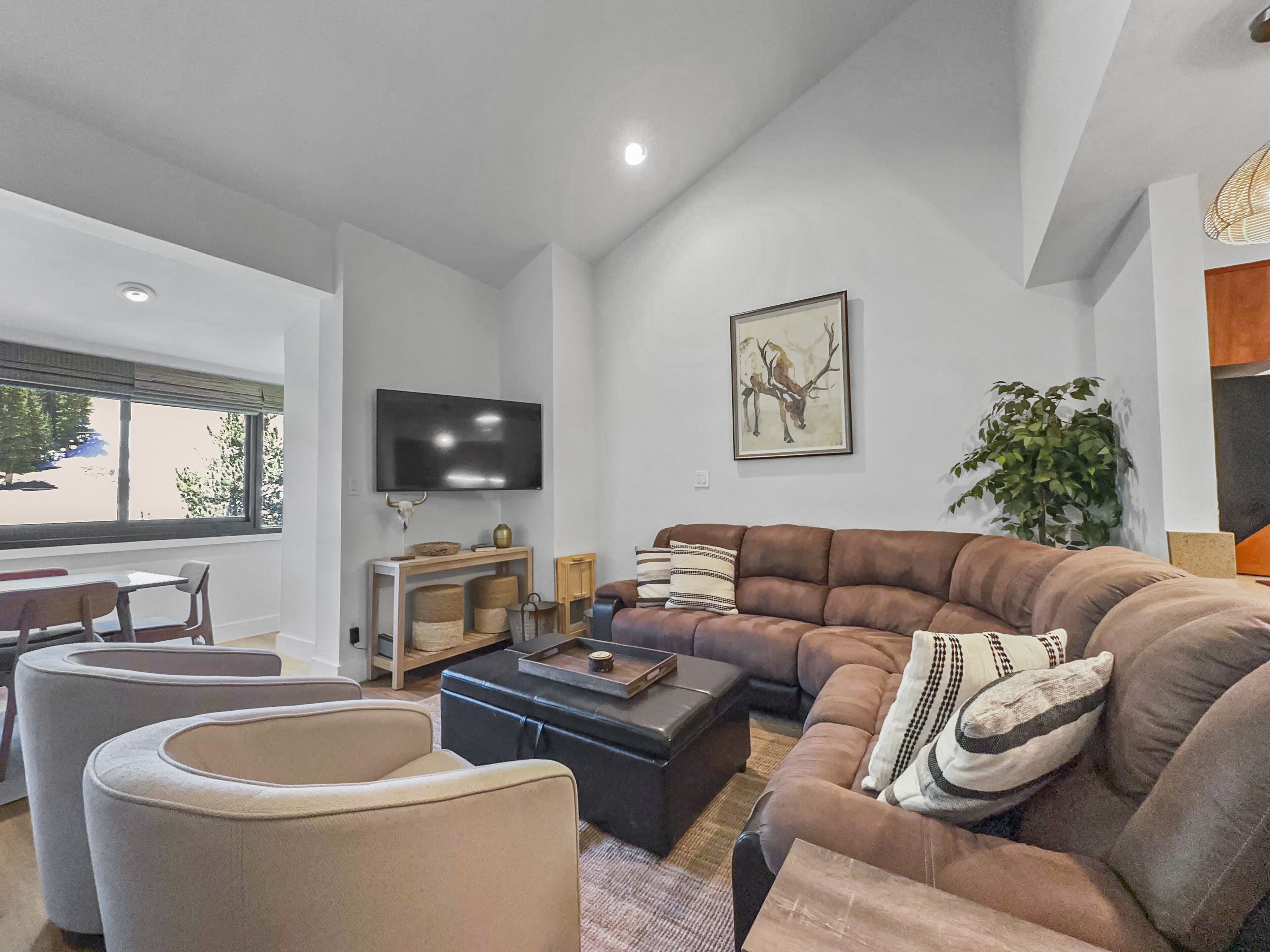Beautiful Condo, Perfect Center Village Location, Ski in/out,  CJ405
