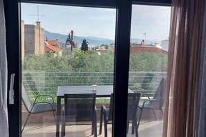 Dining - Good Vibes Suite. (Nea Iraklitsa, Kavala Region, Greece)