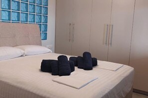 1 bedroom, soundproofing, iron/ironing board, WiFi - Good Vibes Suite. (Nea Iraklitsa, Kavala Region, Greece)