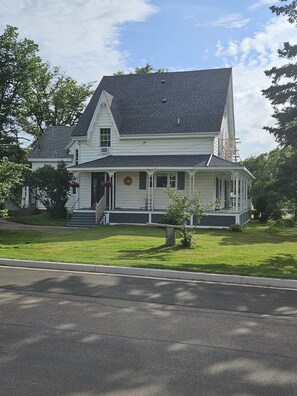 Exterior - Sunflower Guest Suites (Summerside)