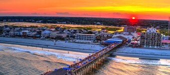 Sunnyside Villa-FREE beach pass! 2 King Bedrooms, Garage, Near Marshwalk!