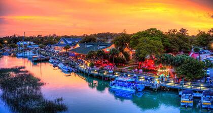 Sunnyside Villa-FREE beach pass! 2 King Bedrooms, Garage, Near Marshwalk!