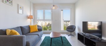 Bright, Immaculate apartment in the Estepona port