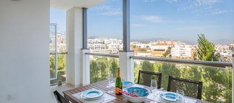 Bright, Immaculate apartment in the Estepona port