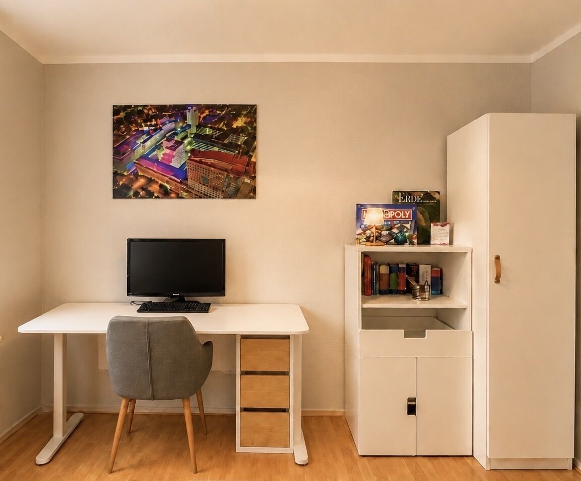 2. Schlafzimmer mit Arbeitsbereich