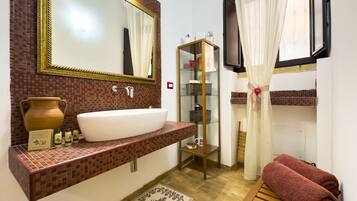 Doccia, asciugacapelli, bidet, asciugamani