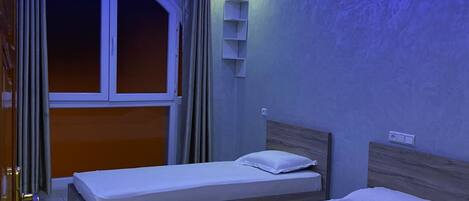 2 chambres, fer et planche à repasser, Wi-Fi, draps fournis