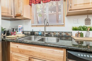 Coffee/tea maker - The Twisted Twig (Big Bear Lake)