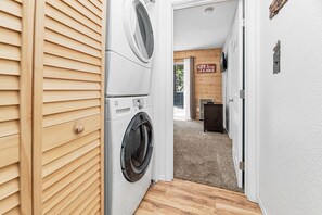 Laundry - The Twisted Twig (Big Bear Lake)