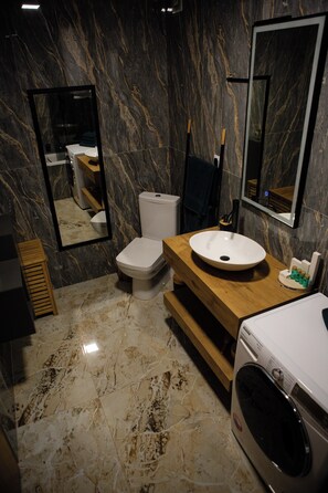Hair dryer, towels, soap, shampoo - Luxury apartment On The Beach Makarska (Makarska)