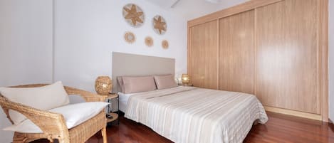 1 bedroom, desk, iron/ironing board, travel cot