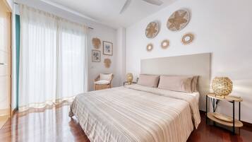 1 chambre, bureau, fer et planche Ă repasser, lit parapluie