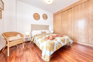 1 bedroom, desk, iron/ironing board, travel cot - Costa Esmeralda - Pool By LVH (Costa Teguise)