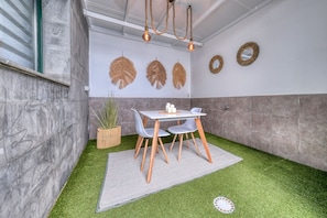 A small, modern room with a table and chairs, a potted plant, and decorative wall art. - Costa Esmeralda - Sun and Relax By LVH (Costa Teguise)