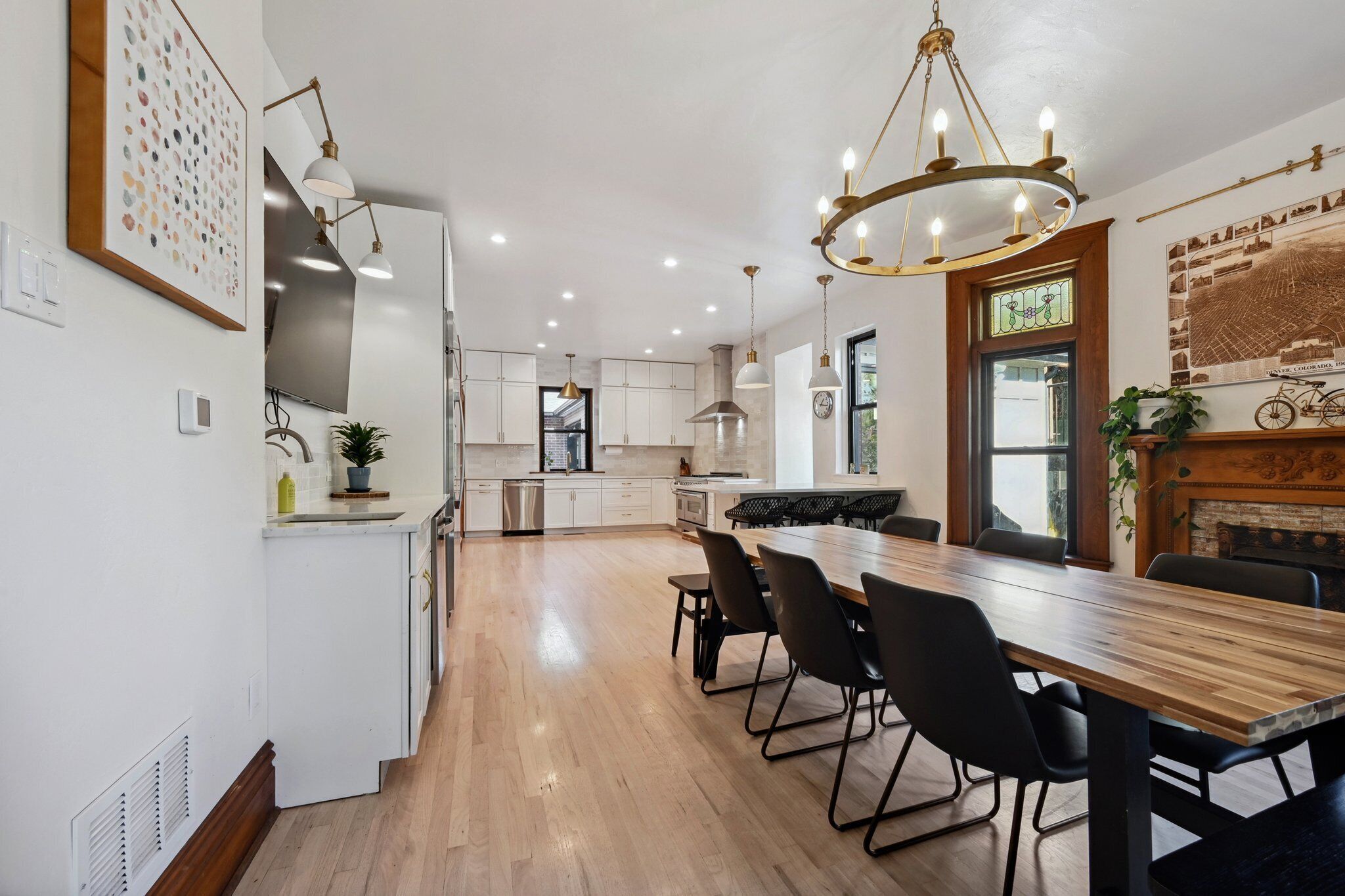 Marigold Mansion- Close to downtown, Walkable, Room for multiple families!