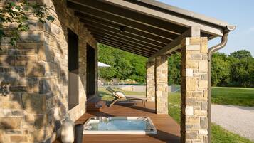 Bain à remous extérieur