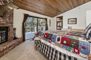 Basic Cabin | 4 bedrooms, free WiFi - Whiskey Pines Chalet (Big Bear Lake)