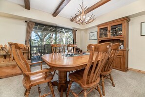 Basic Cabin | In-room dining