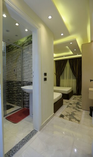 Blackout curtains, soundproofing, iron/ironing board, free WiFi - Fabulous View Pyramids Inn (Giza)