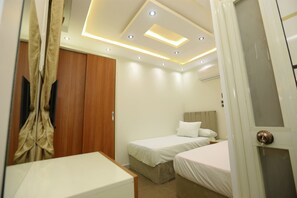 Blackout curtains, soundproofing, iron/ironing board, free WiFi - Fabulous View Pyramids Inn (Giza)