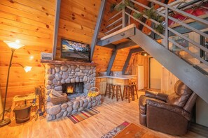 Basic Cabin | Living area