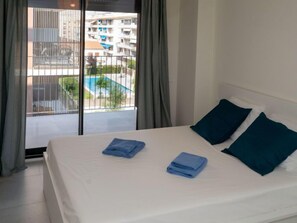 2 slaapkamers, een bureau, een strijkplank/strijkijzer, wifi
