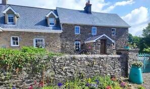 Exterior - Farmhouse in the perfect location to discover Ireland (Templederry)