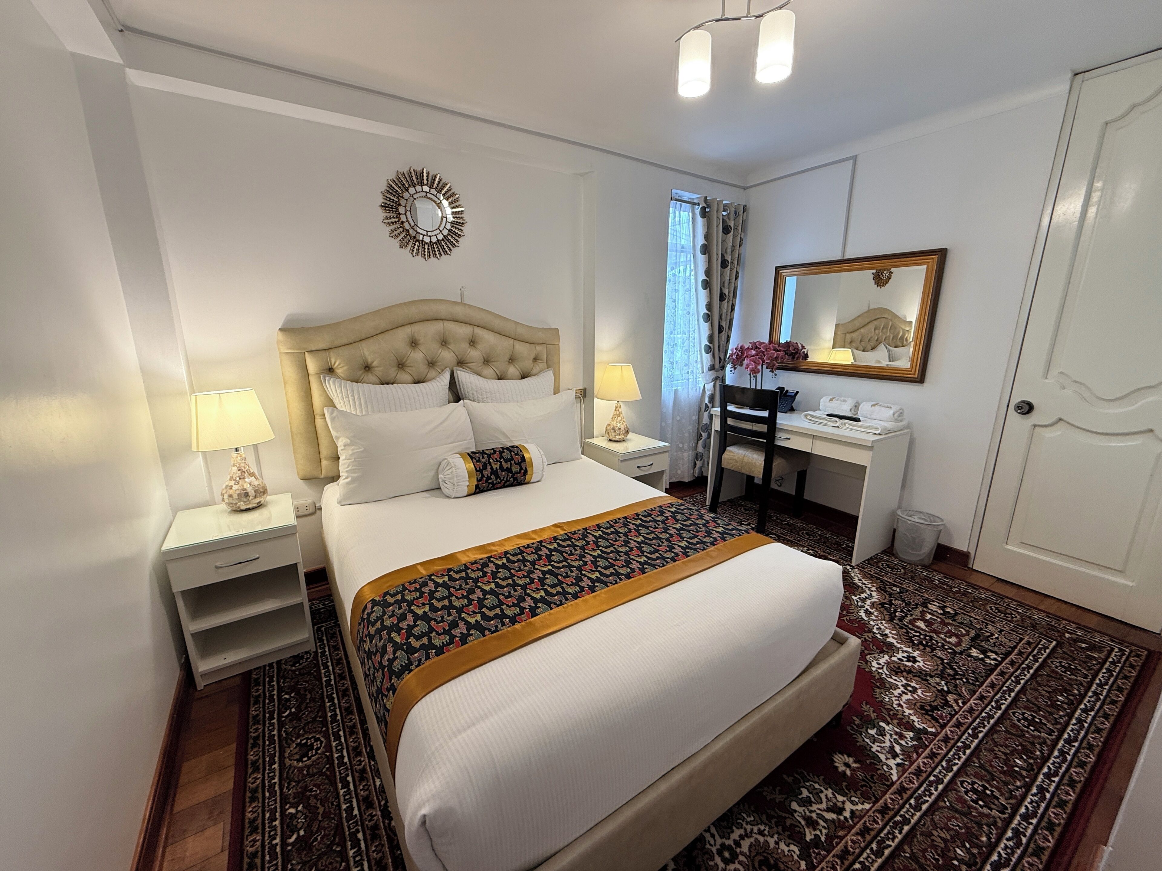 Quarto casal conforto | Edredons de pluma, camas Tempur-Pedic, individualmente decorados