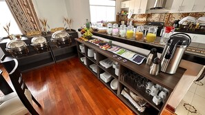 Bao gồm bữa sáng buffet hàng ngày 