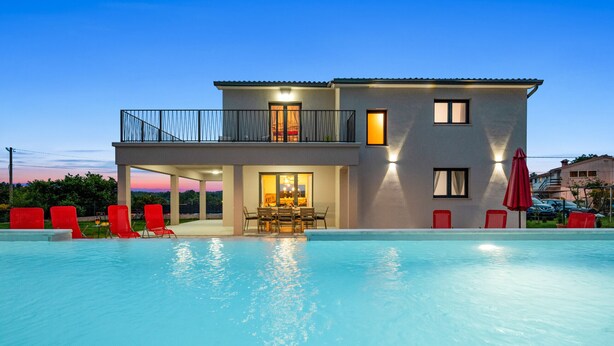 Pool - Villa Family Love mit Pool With Waterfall by 22Estates (Snašici)