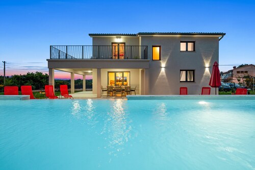 Villa Family Love mit Pool With Waterfall by 22Estates