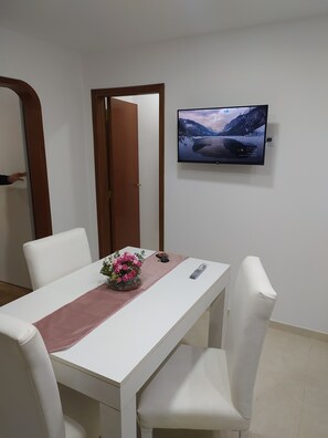 Business Apartment, 1 Bedroom | Living area