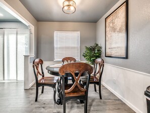 Dining - Newly remodeled 5BD- just 10 mins from airport!  (Oklahoma City)