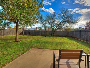 Property grounds - Newly remodeled 5BD- just 10 mins from airport!  (Oklahoma City)