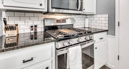 Newly remodeled 5BD- just 10 mins from airport!