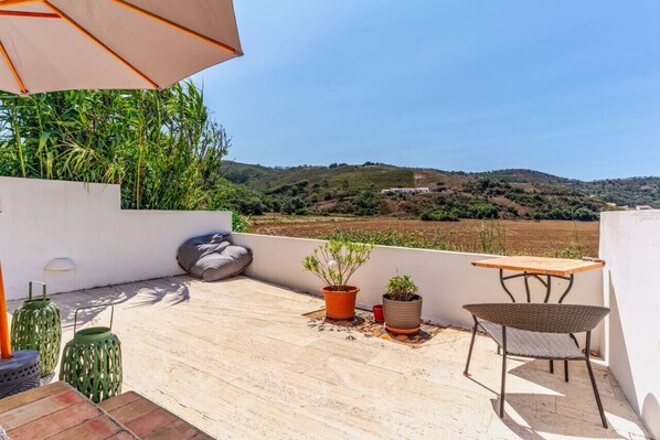 Outdoor dining - Casa Mira Vale|Calm Country House by Lisbeyond (Vila do Bispo)