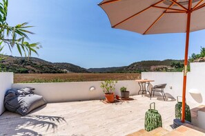 Outdoor dining - Casa Mira Vale|Calm Country House by Lisbeyond (Vila do Bispo)