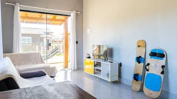 Casa premium | Área de estar | Smart TV 32 polegadas com canais digitais, TV, Netflix