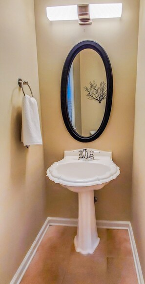 Jetted tub, hair dryer, towels, soap