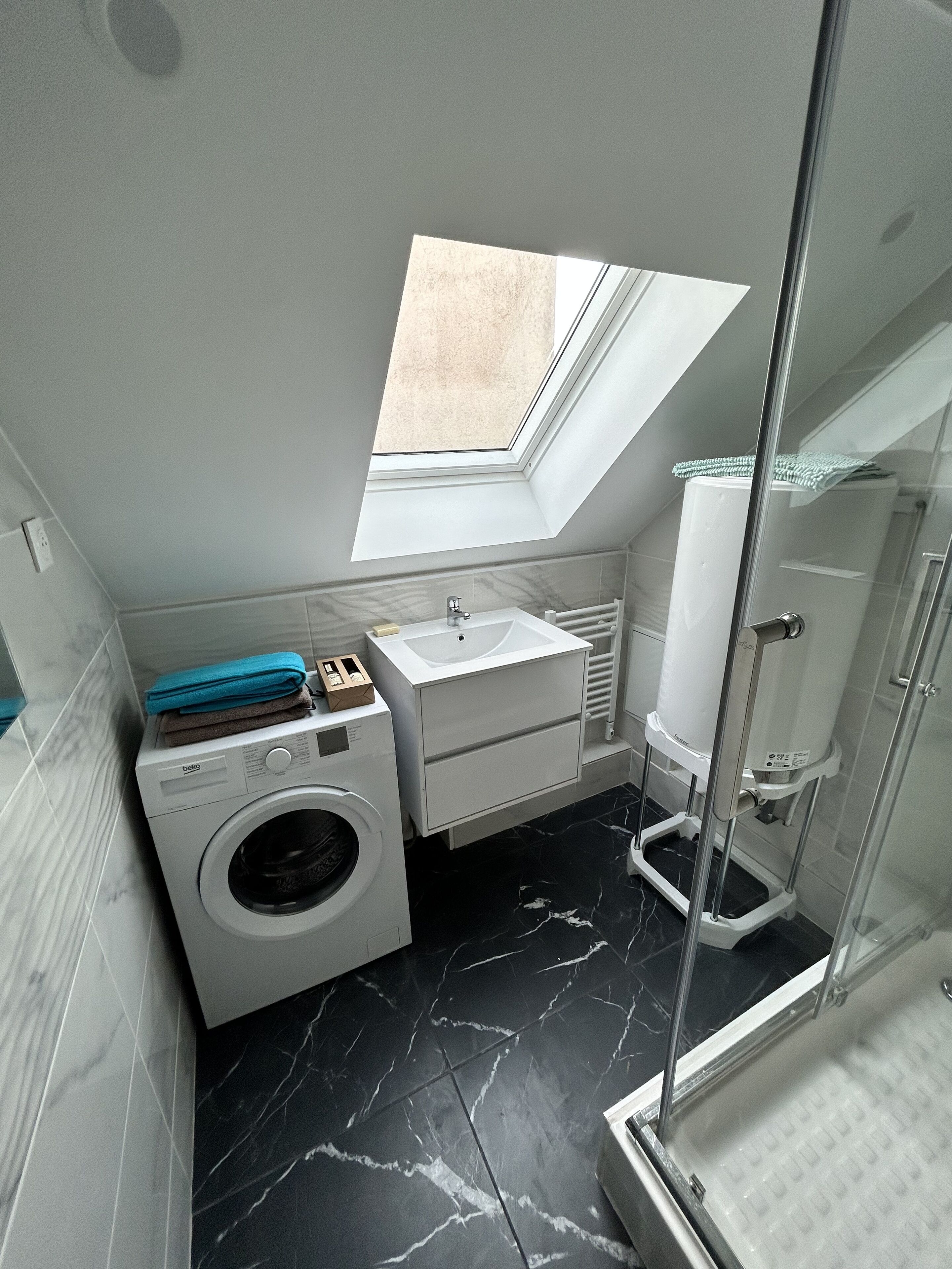 Amenidades de baño ecológicas, toallas, jabón, shampoo 