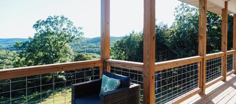 Huckleberry Hollow, secluded home in the woods, wraparound porch, soaker tub!